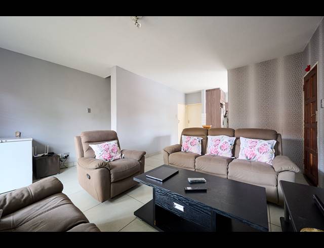 2 BEDROOM DUPLEX FOR SALE IN HALFWAY GARDENS